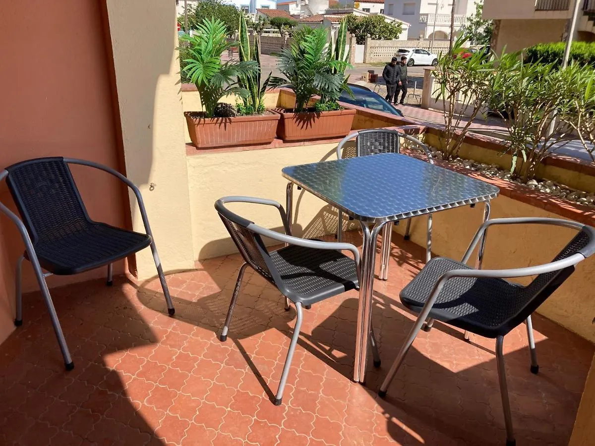 Apartamento Tres Bel Appartement Entierement Renove Empuriabrava