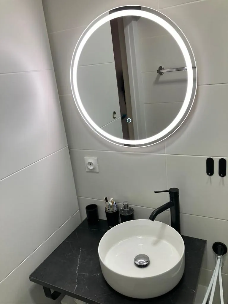 Tres Bel Appartement Entierement Renove 艾姆布里亚布拉瓦